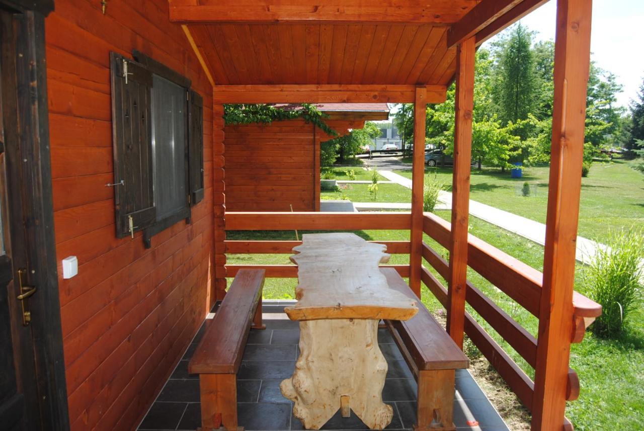 Villa Hedi Vendeghaz Dunakiliti Exteriör bild