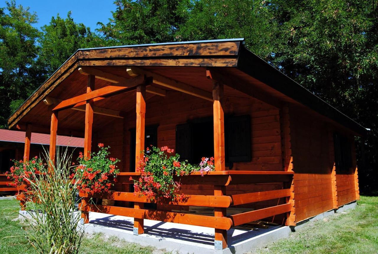 Villa Hedi Vendeghaz Dunakiliti Exteriör bild
