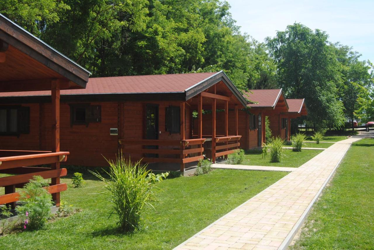Villa Hedi Vendeghaz Dunakiliti Exteriör bild