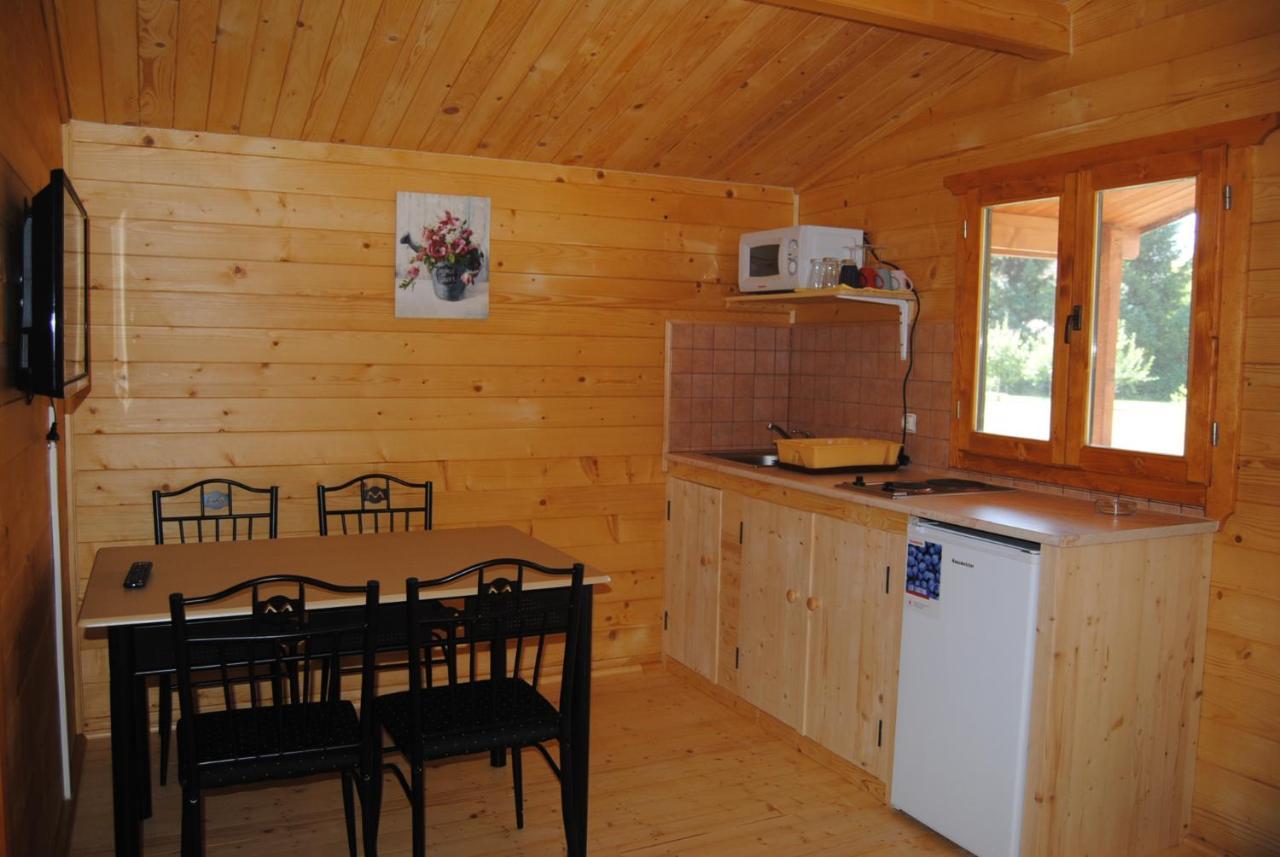 Villa Hedi Vendeghaz Dunakiliti Exteriör bild